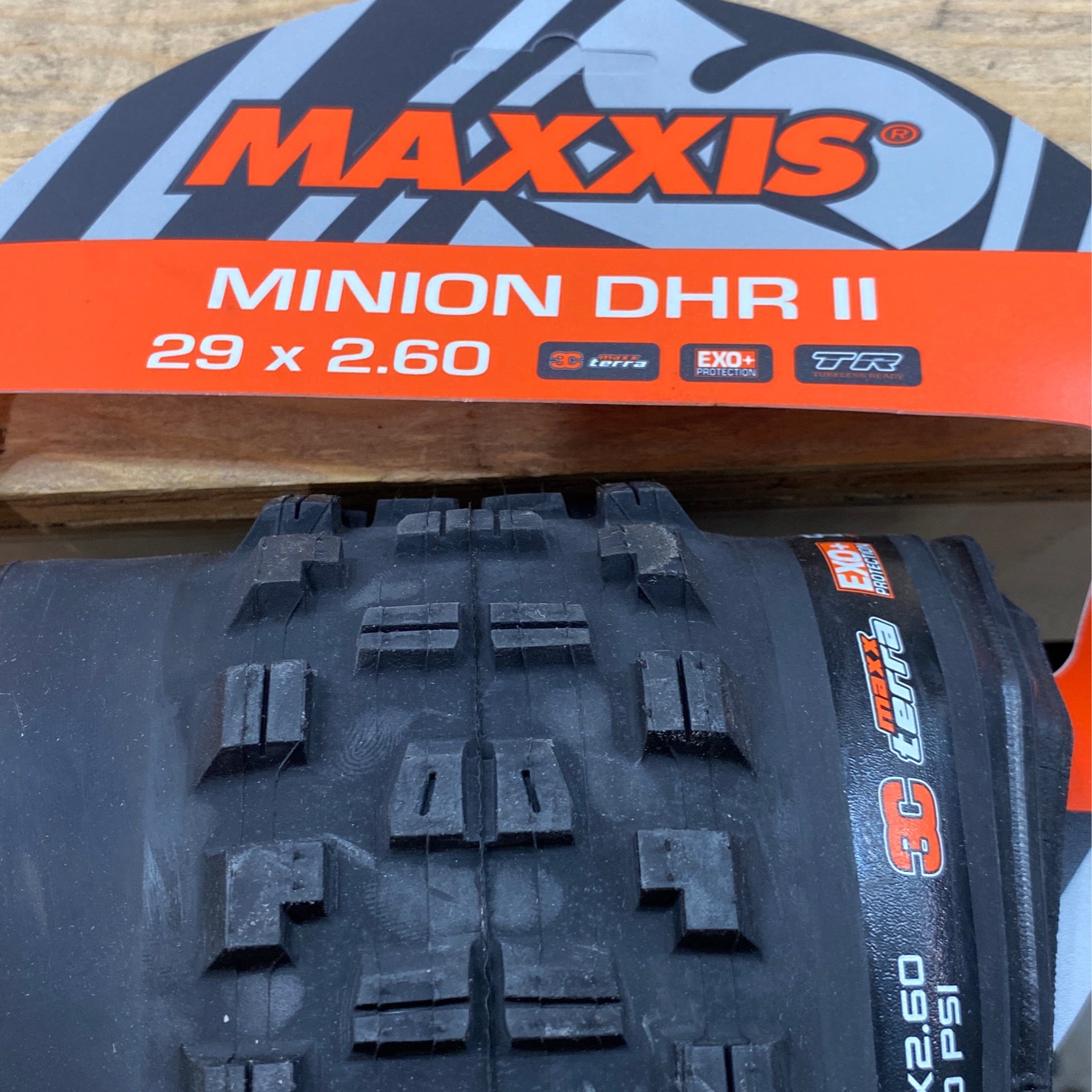Maxxis Minion DHR 3C Maxxterra EXO+ TR Granite Suspension